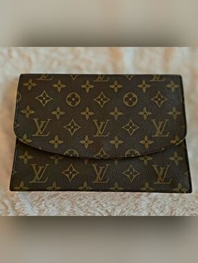Louis Vuitton Monogram Clutch